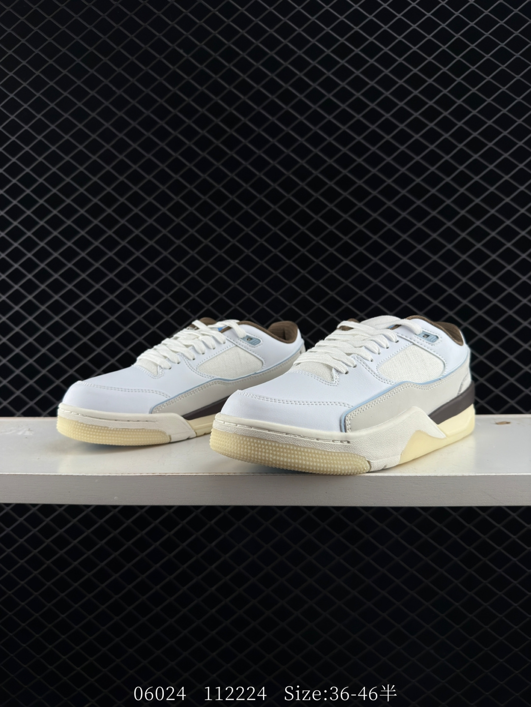 Air Jordan 4 Retro Flight Court